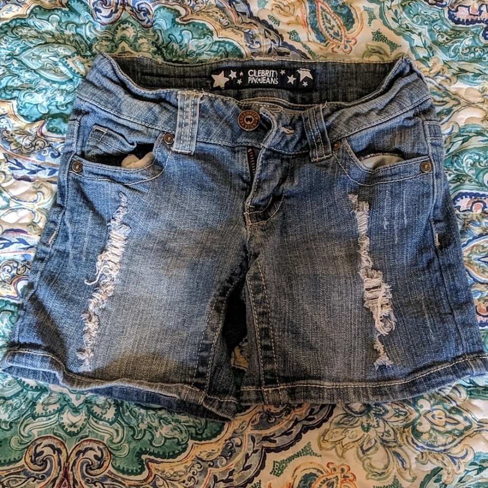 Jean shorts with destruction